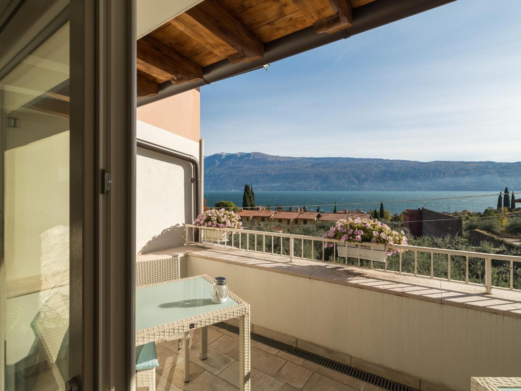 B&B Vistalago Тосколано Мадерно Екстериор снимка